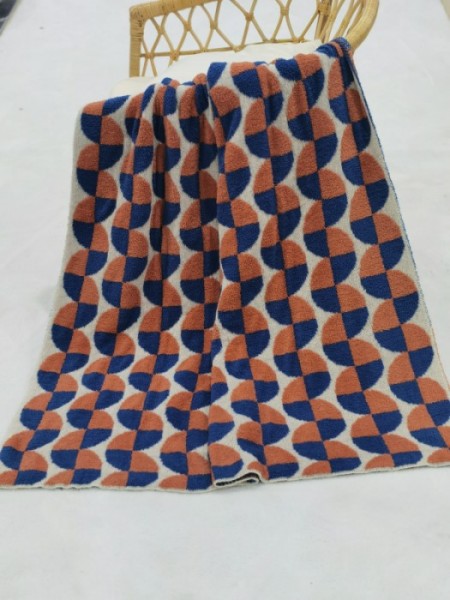circle heavy polyester knit throw